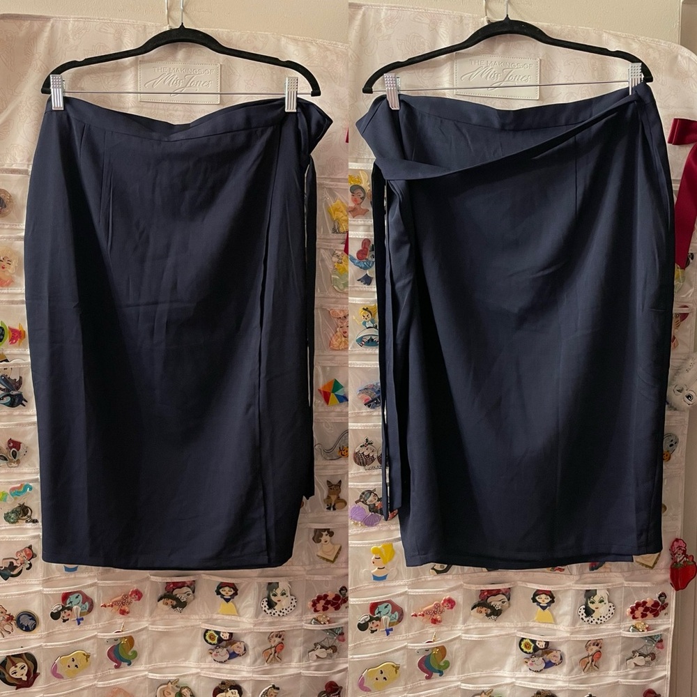 NWOT Collectif navy wrap skirt